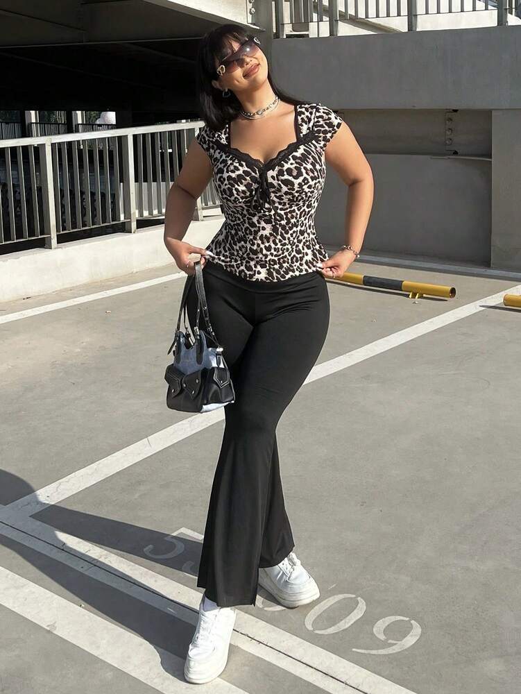 Plus Size Women’s Summer Sweetheart Neckline Floral & Leopard Print Graphic T-Shirt – Trendy Cheetah Tee