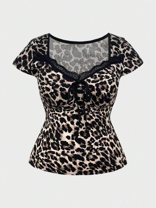 Plus Size Women’s Summer Sweetheart Neckline Floral & Leopard Print Graphic T-Shirt – Trendy Cheetah Tee