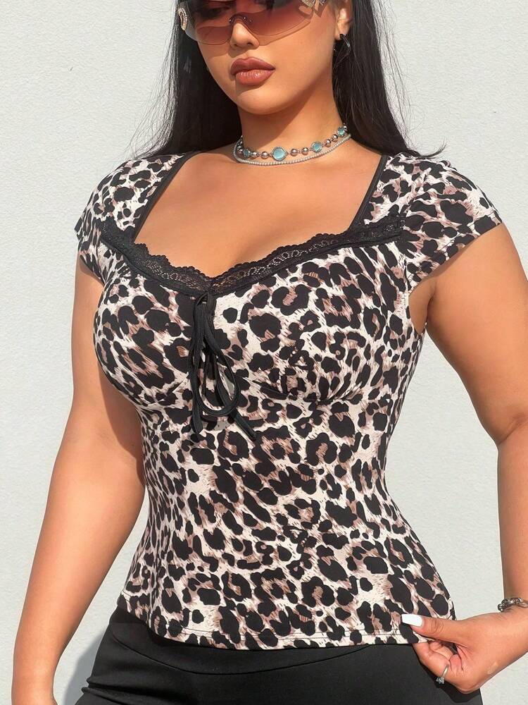 Plus Size Women’s Summer Sweetheart Neckline Floral & Leopard Print Graphic T-Shirt – Trendy Cheetah Tee