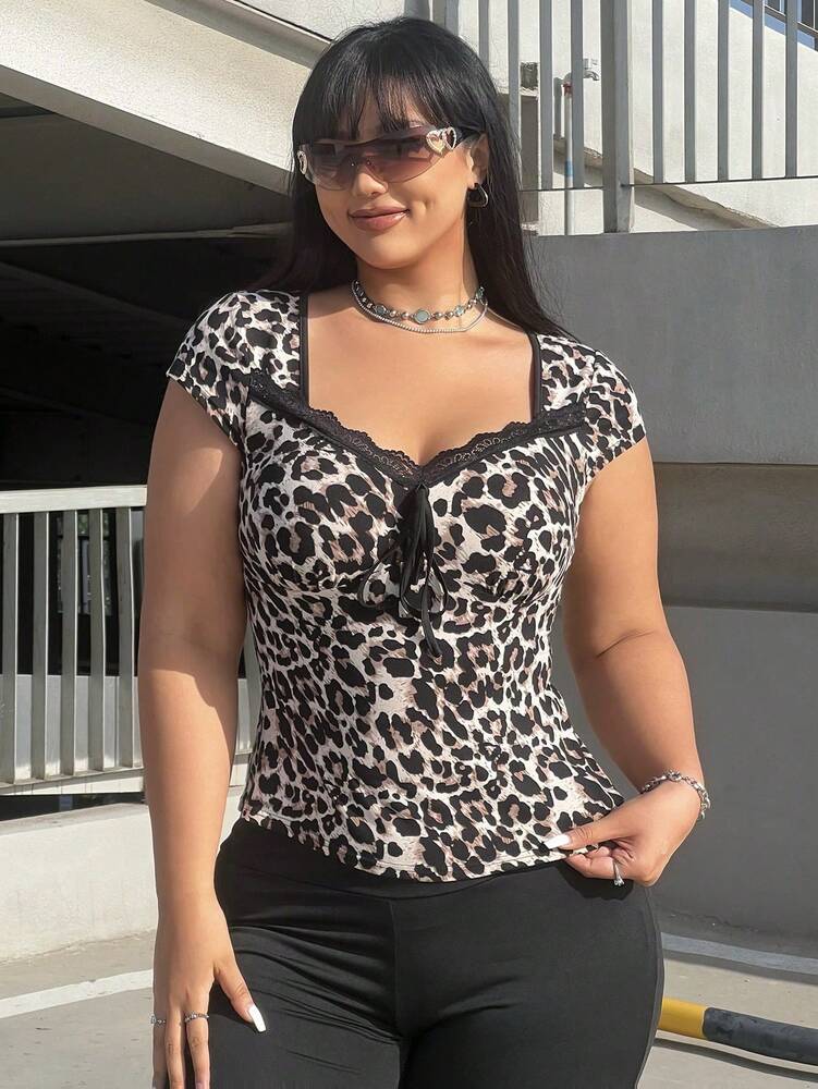 Plus Size Women’s Summer Sweetheart Neckline Floral & Leopard Print Graphic T-Shirt – Trendy Cheetah Tee